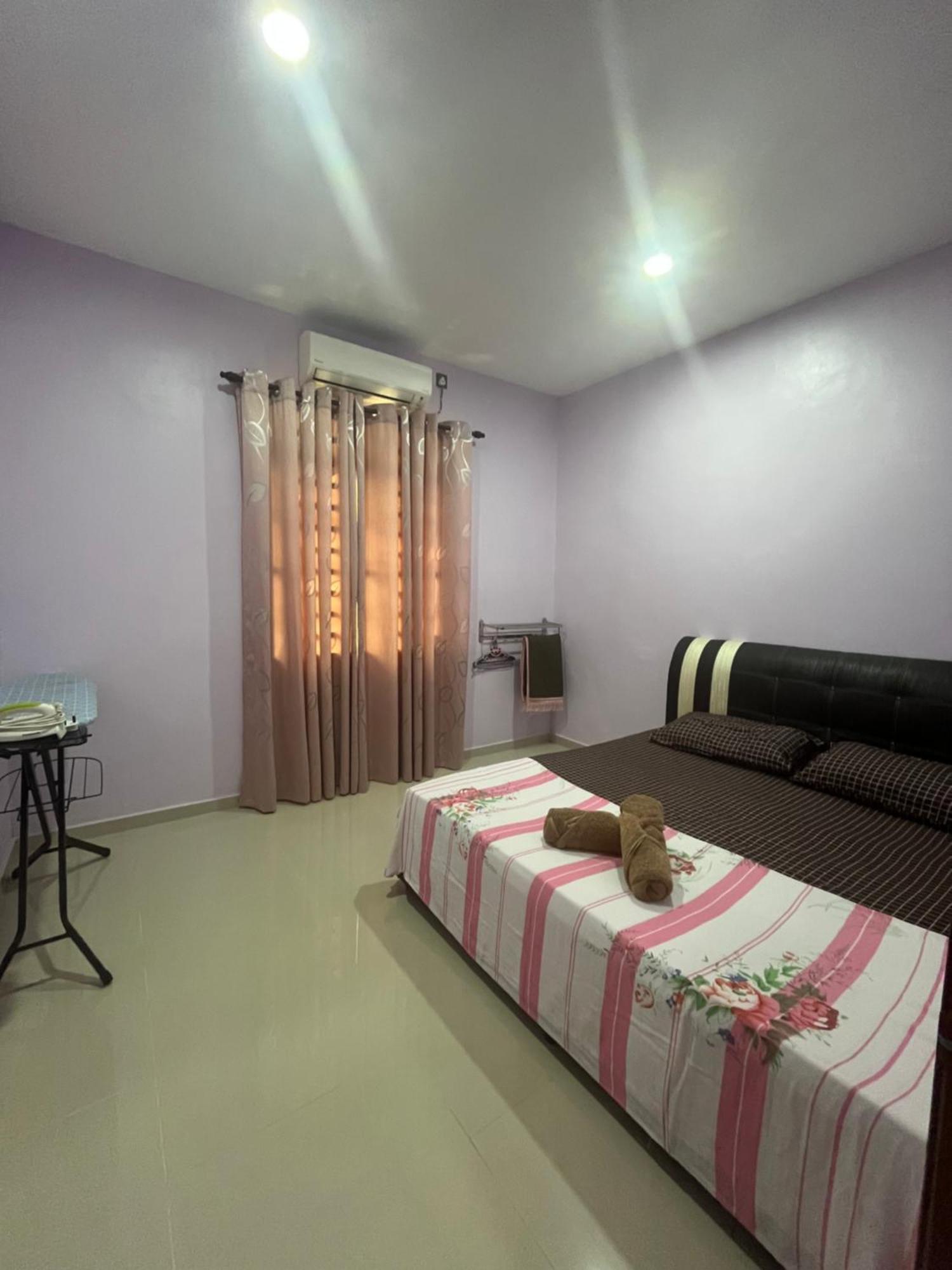 Razak Guest House Setiu Exterior photo