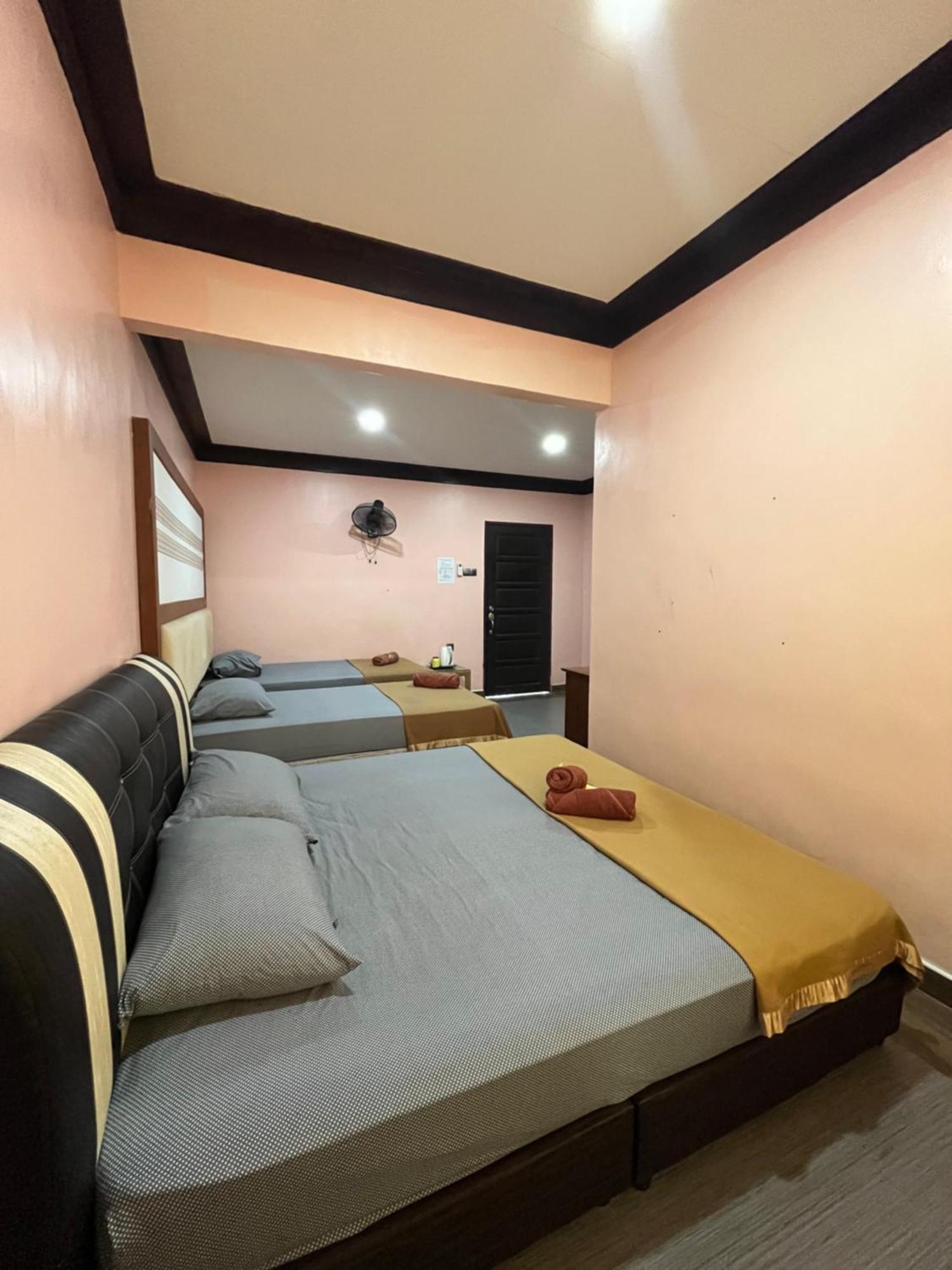 Razak Guest House Setiu Exterior photo